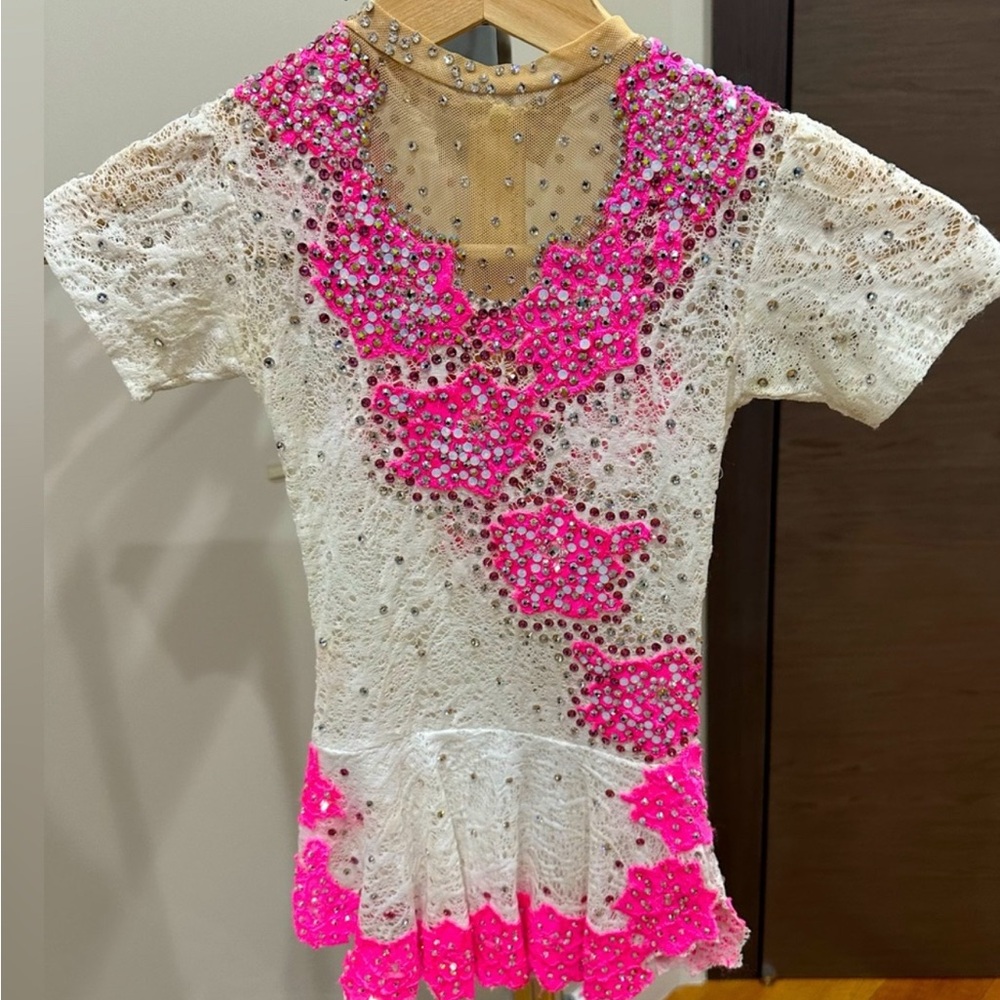 Rhythmic gymnastics leotard